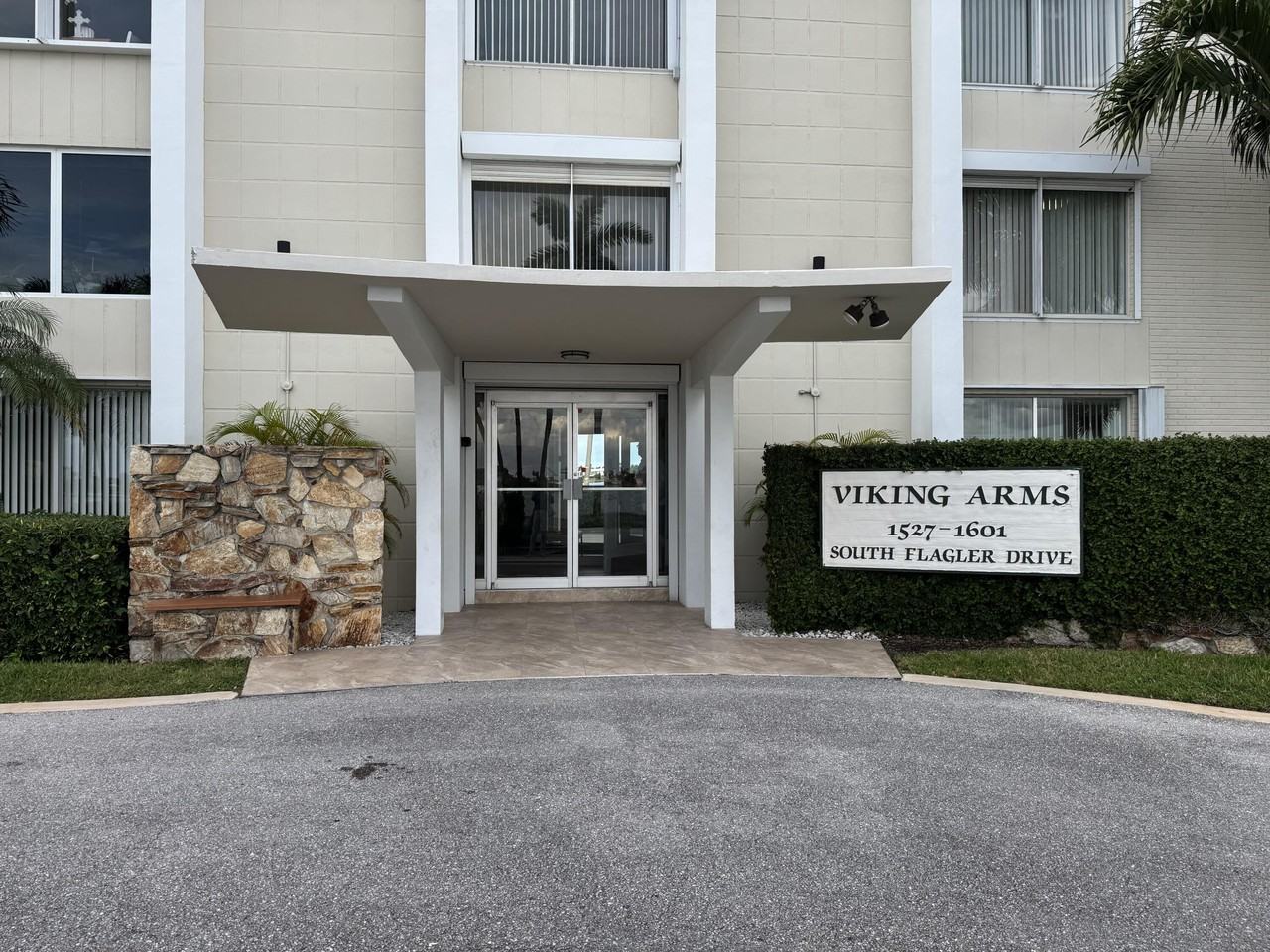 1601 South Flagler Drive #1601201O - Photo 7 of 26