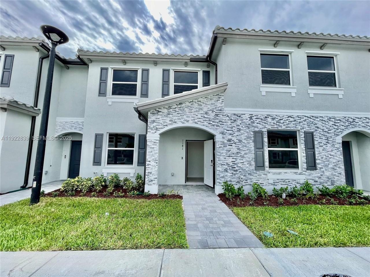 Southeast 2nd Street #1141 - Photo 5 of 10