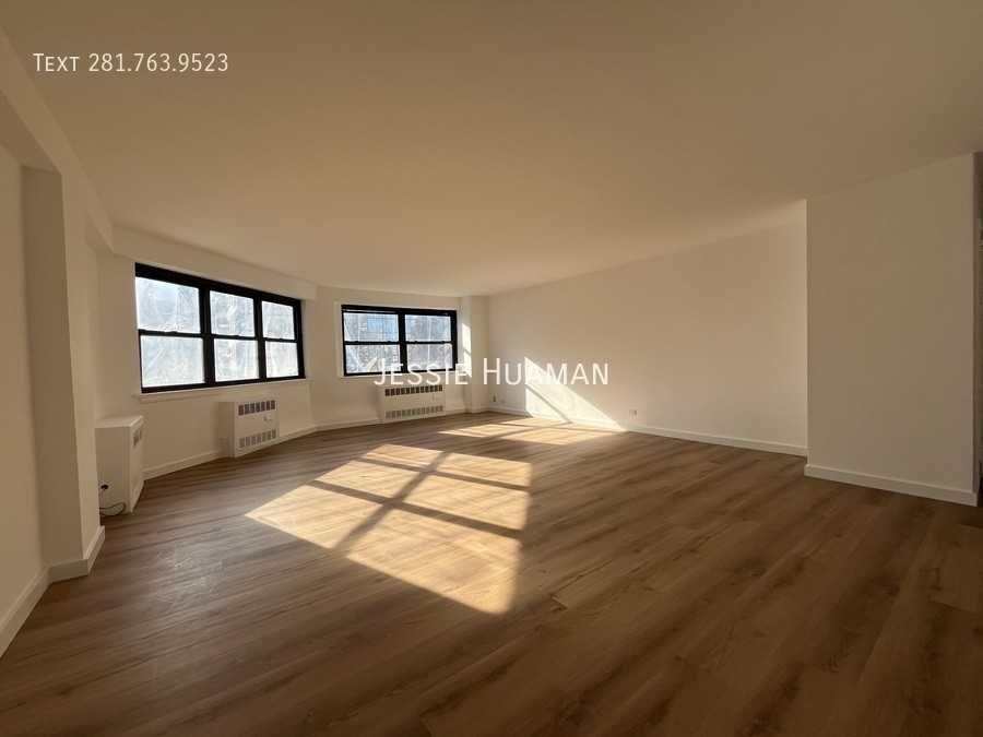 399 East 72nd Street #19 - Photo 3 of 7