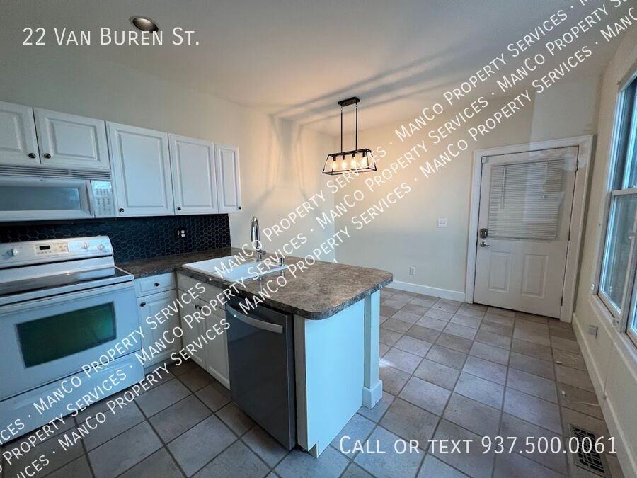 22 Van Buren St - Photo 5 of 15