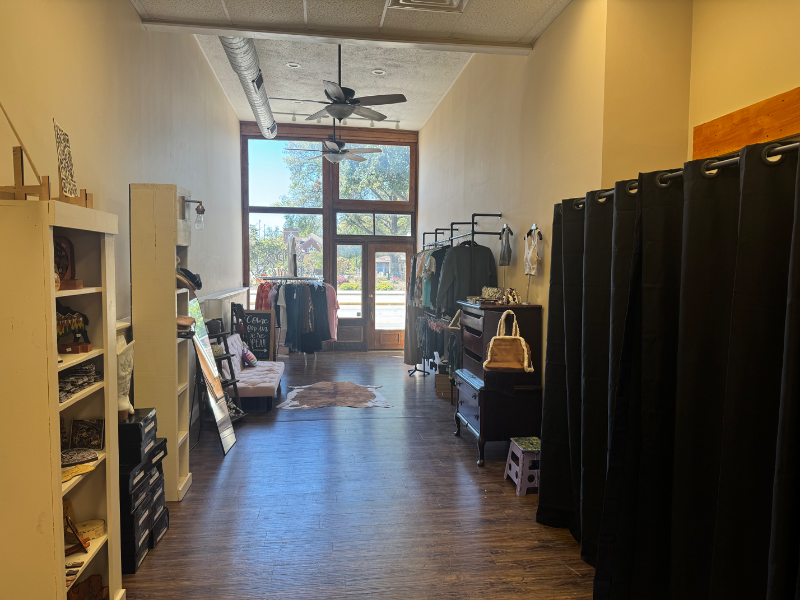 172 S Maple St - Photo 3 of 9