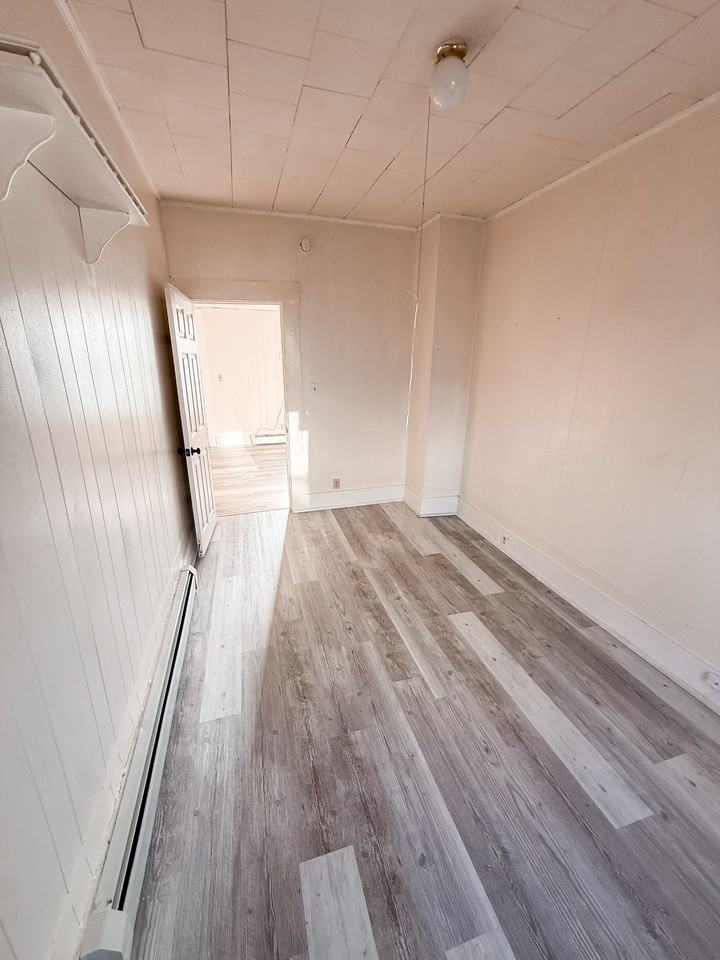 22 Gold St - Photo 3 of 8