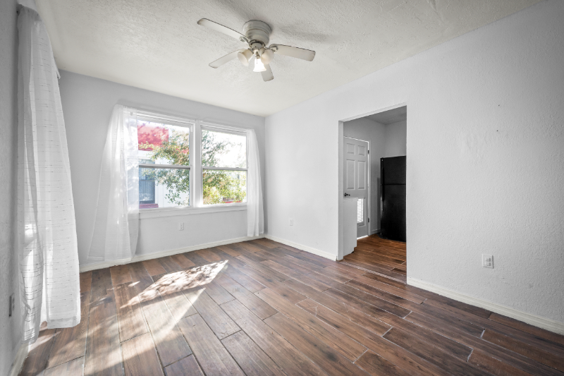 1602 Wambolt St - Photo 2 of 31