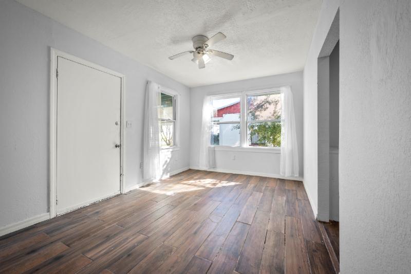 1602 Wambolt St - Photo 5 of 31