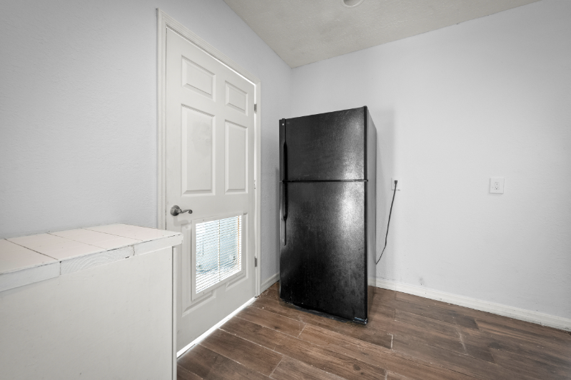 1602 Wambolt St - Photo 6 of 31