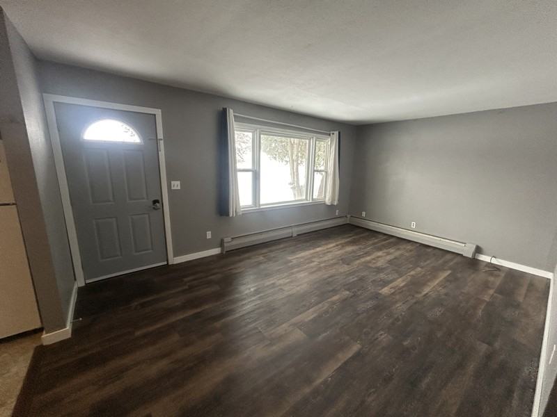 1319 West Alcott Avenue - Photo 3 of 12
