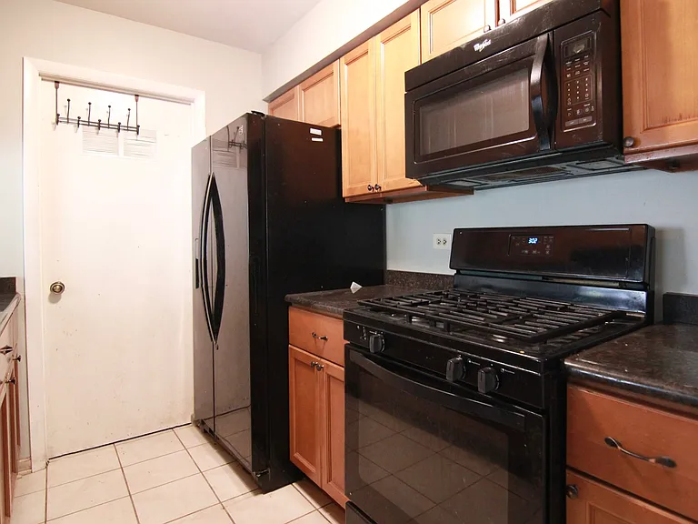 1124 Crimson Court - Photo 3 of 9