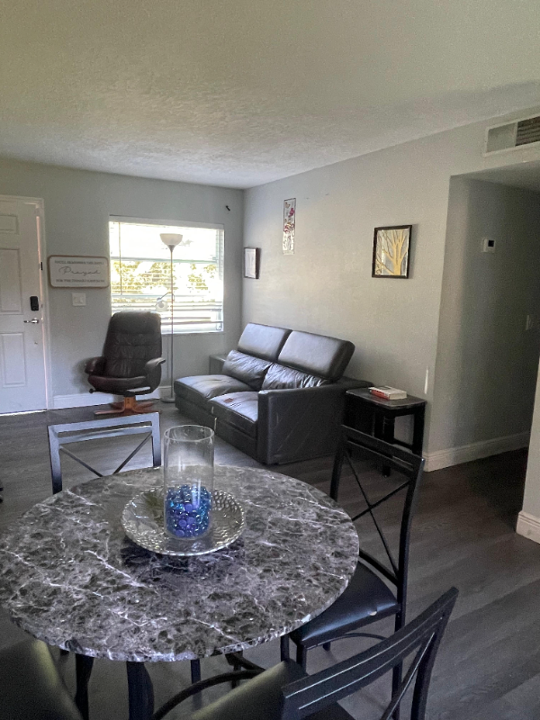 5525 Lunsford Drive - Photo 4 of 16