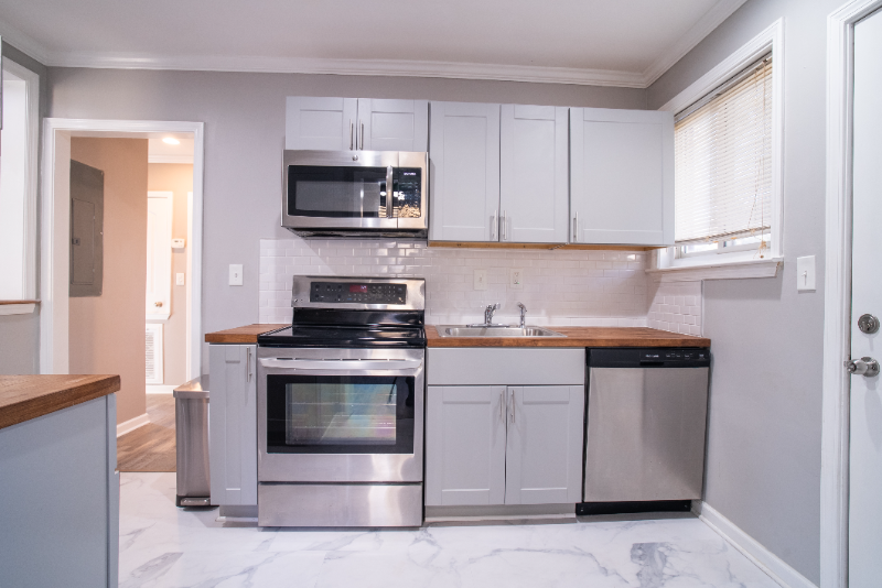 2912 Glenwood Avenue Southeast - Photo 7 of 15