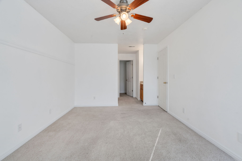 1319 South Orem Boulevard - Photo 5 of 11