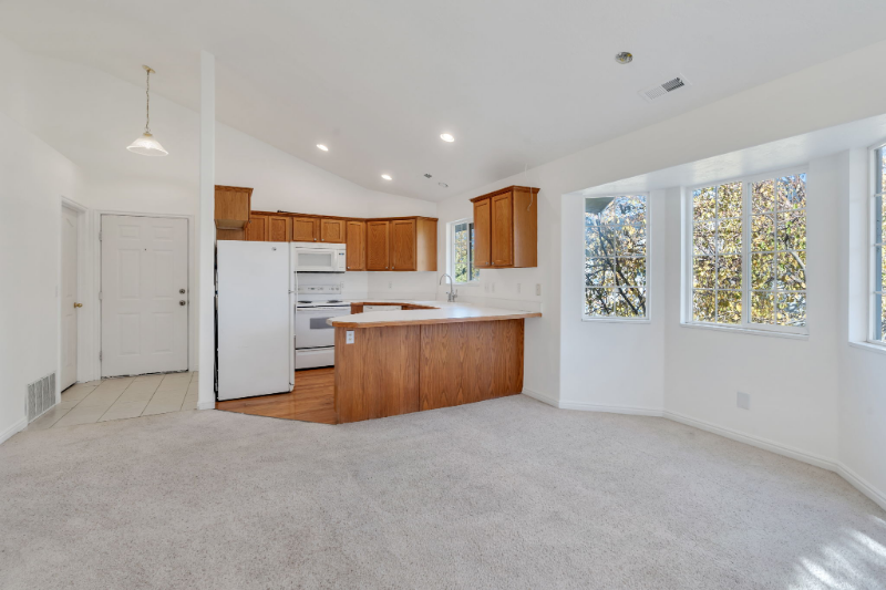 1319 South Orem Boulevard - Photo 7 of 11