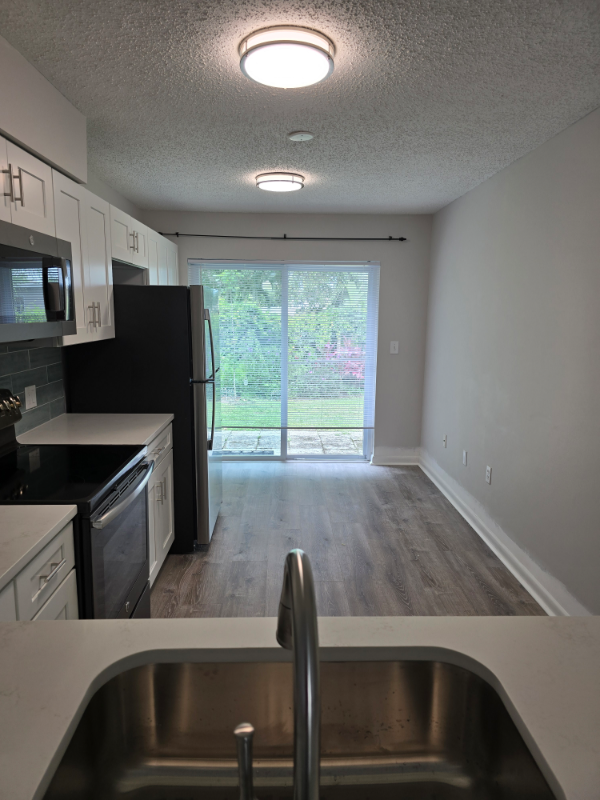 843 Cambridge Ct - Photo 4 of 15