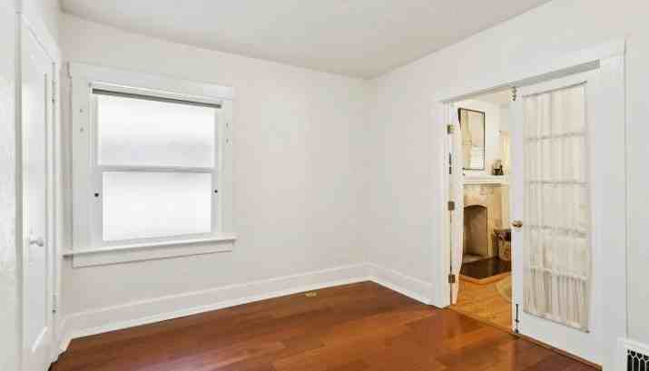 536 Hollywood Avenue - Photo 2 of 13