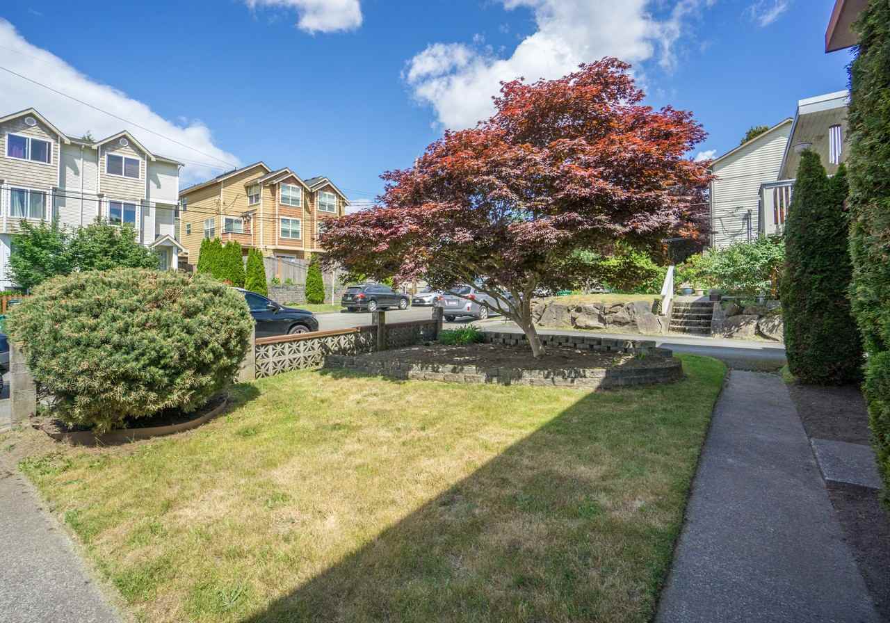 9208 9210 9212 Ashworth Ave N Seattle WA 98103 ACL - Photo 2 of 14