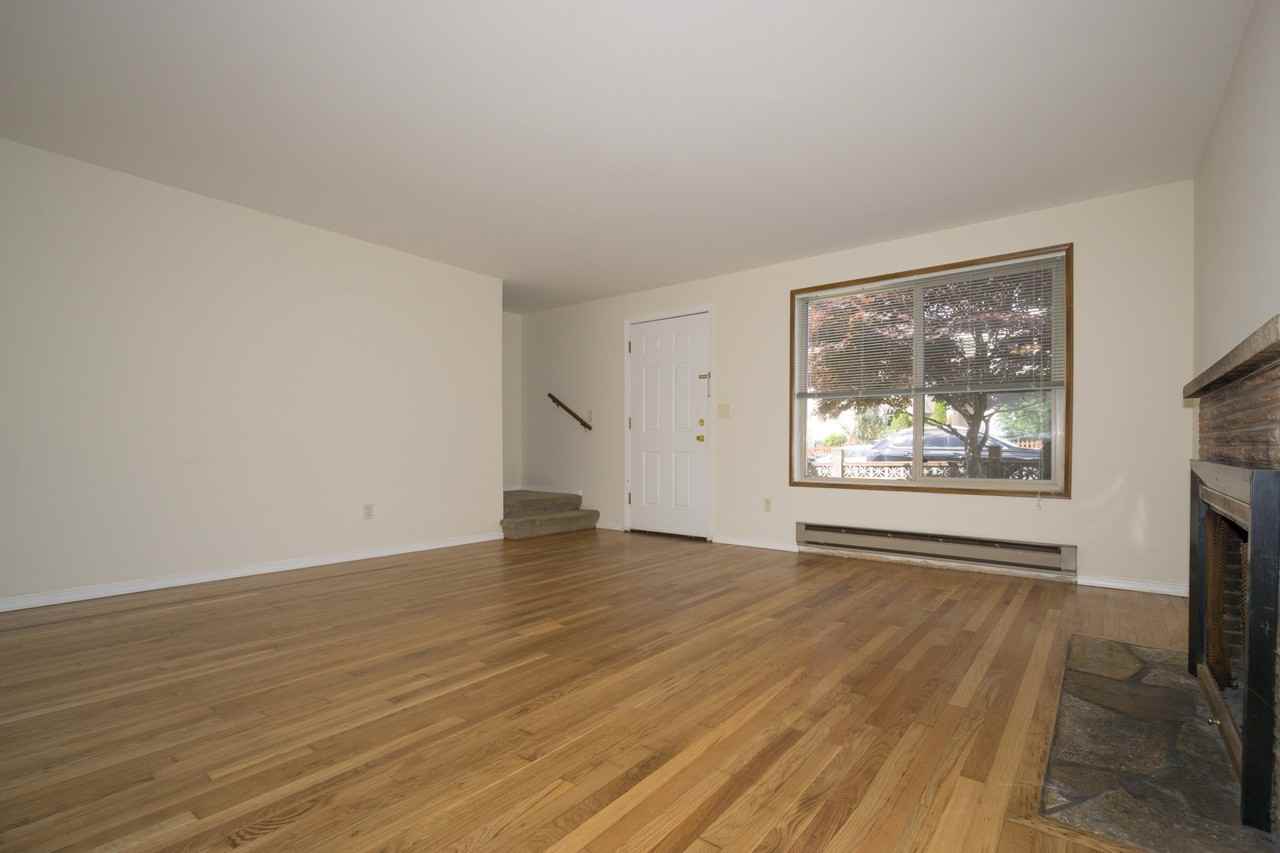 9208 9210 9212 Ashworth Ave N Seattle WA 98103 ACL - Photo 4 of 14