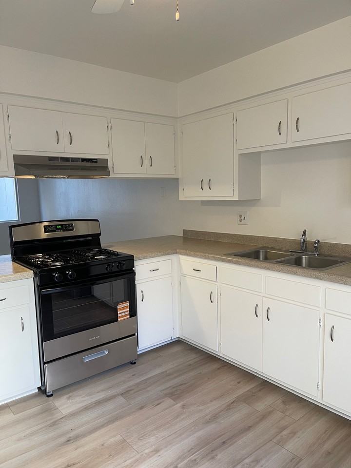 Longbranch 839 - Photo 2 of 15