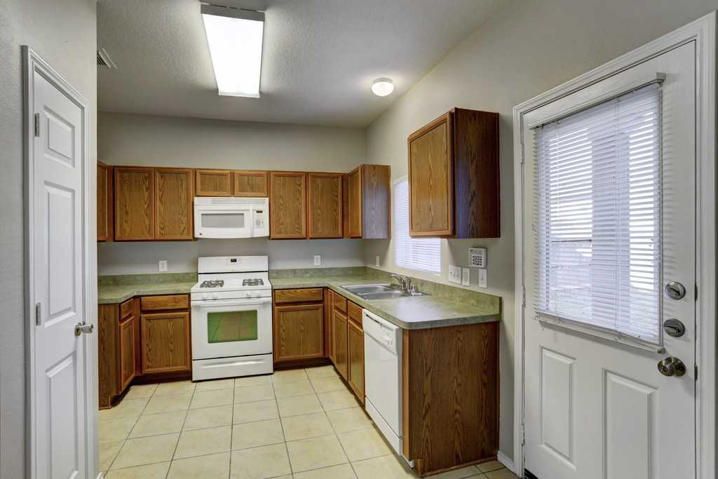 Single Oak - Photo 2 of 20