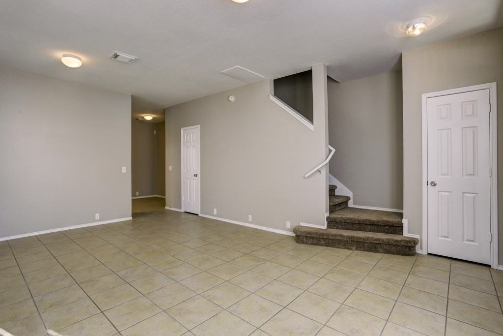 Single Oak - Photo 3 of 20