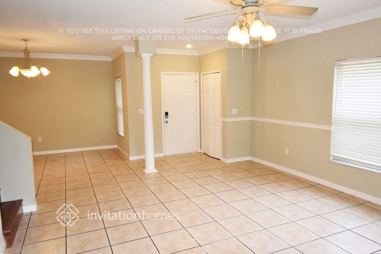 2407 Sagemont Dr - Photo 2 of 5