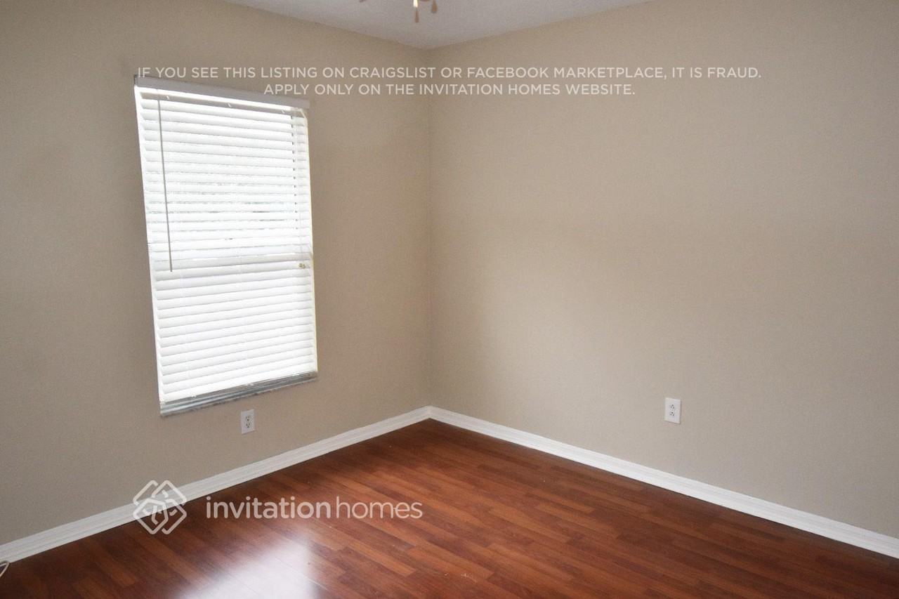 2407 Sagemont Dr - Photo 3 of 5