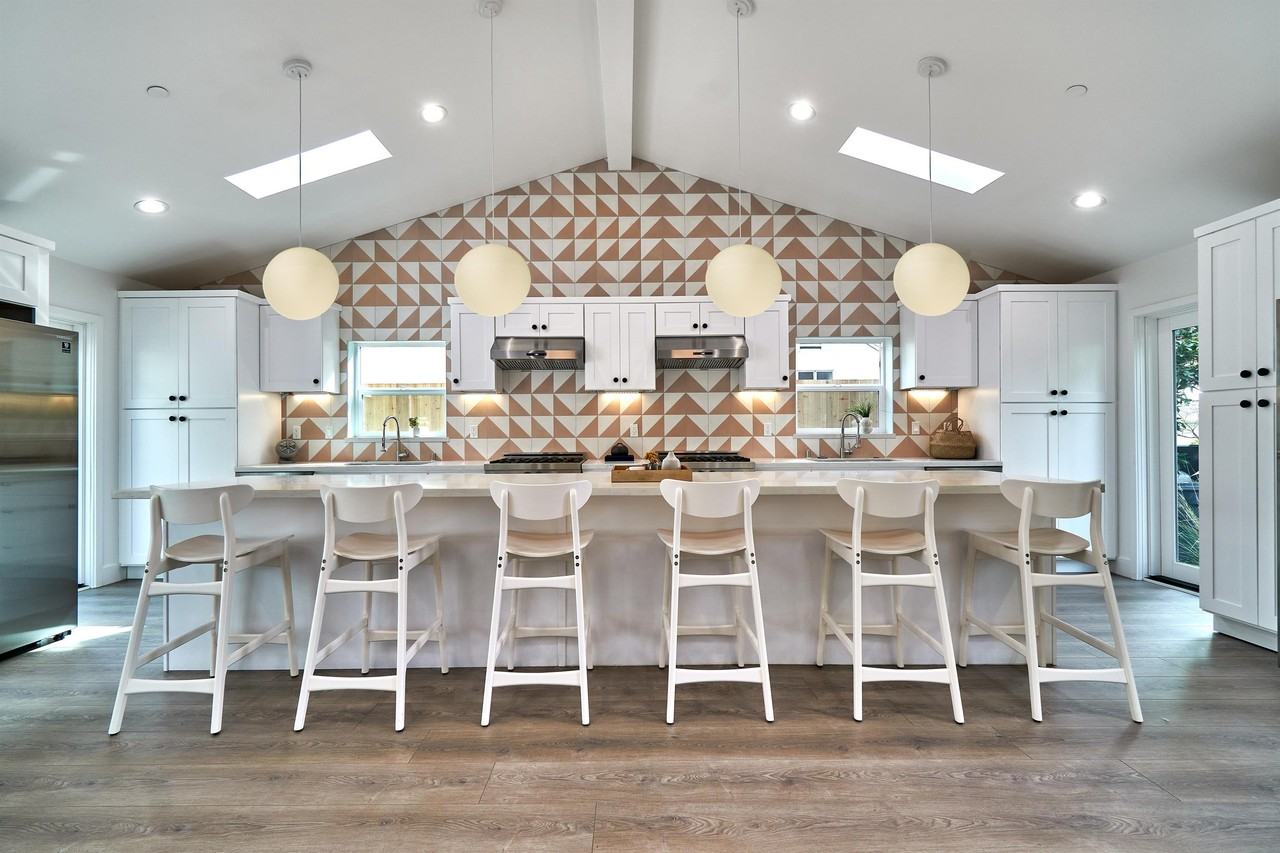 2712 Westwood Boulevard - Photo 2 of 5