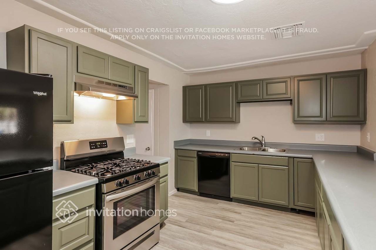 3114 West Charter Oak Road - Photo 6 of 16