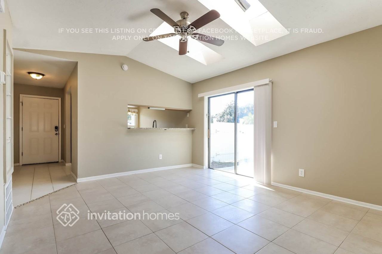 1429 Pennsylvania Ave - Photo 4 of 17