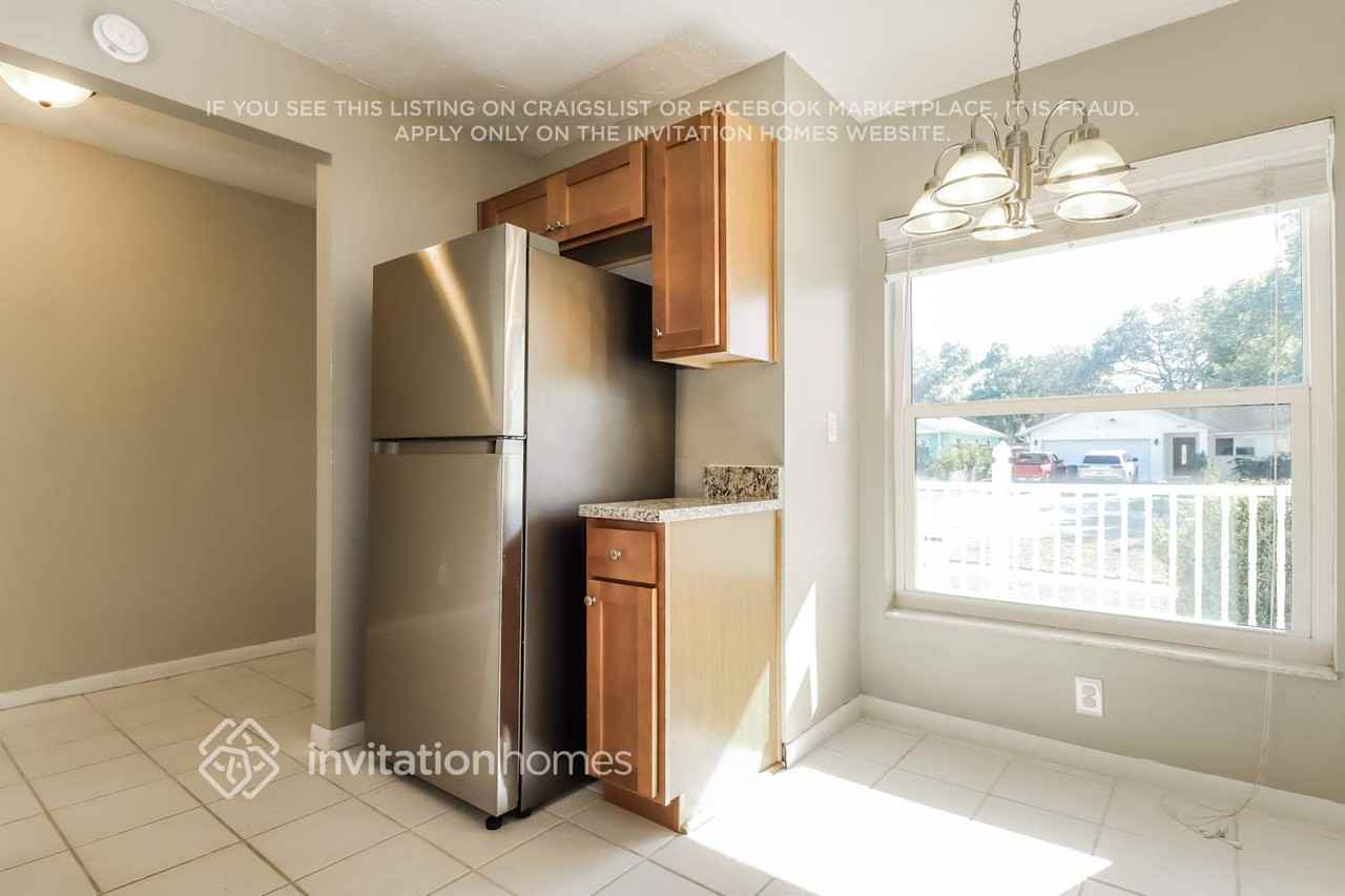 1429 Pennsylvania Ave - Photo 7 of 17