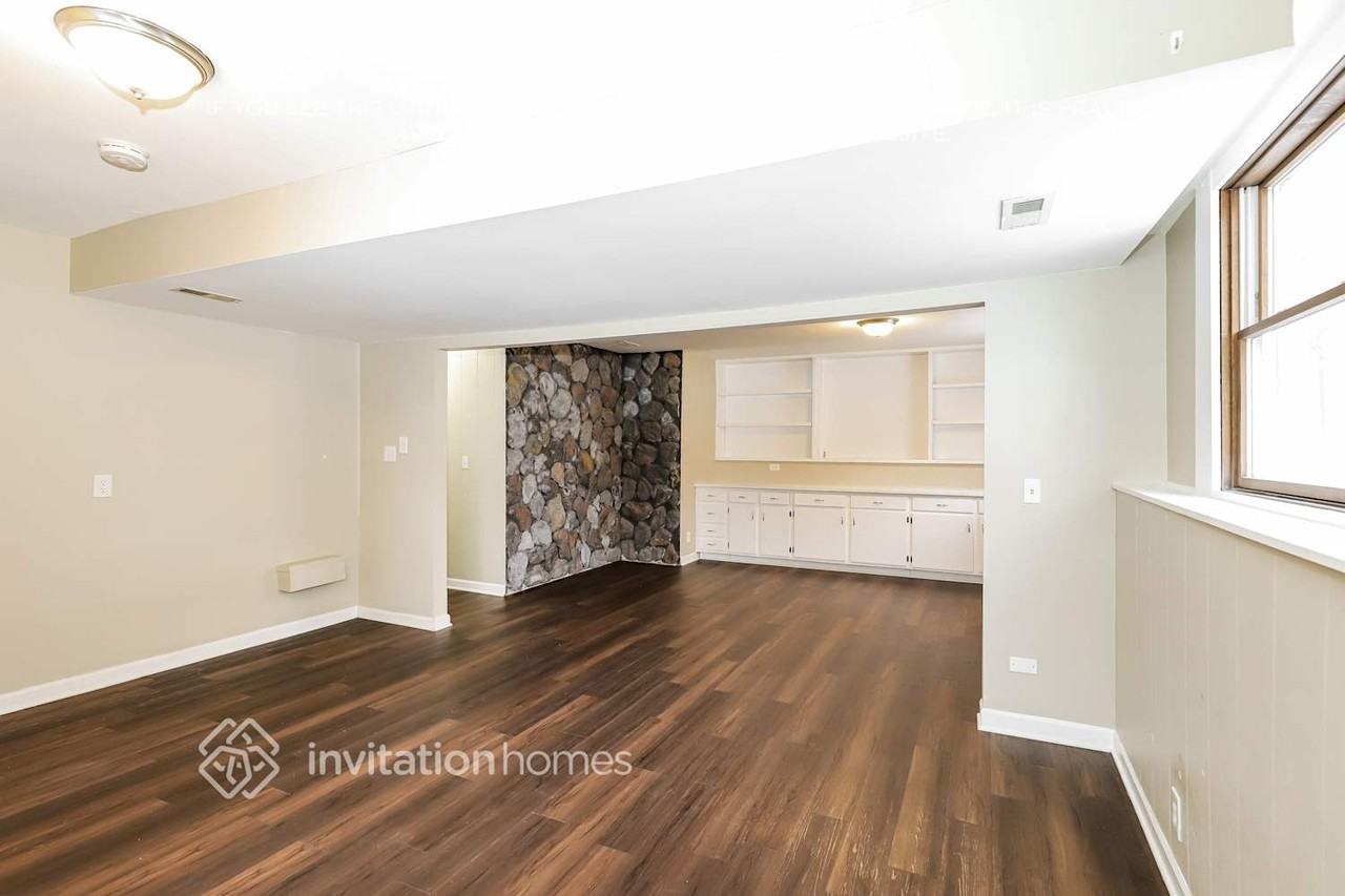 42 Holly Dr - Photo 5 of 18