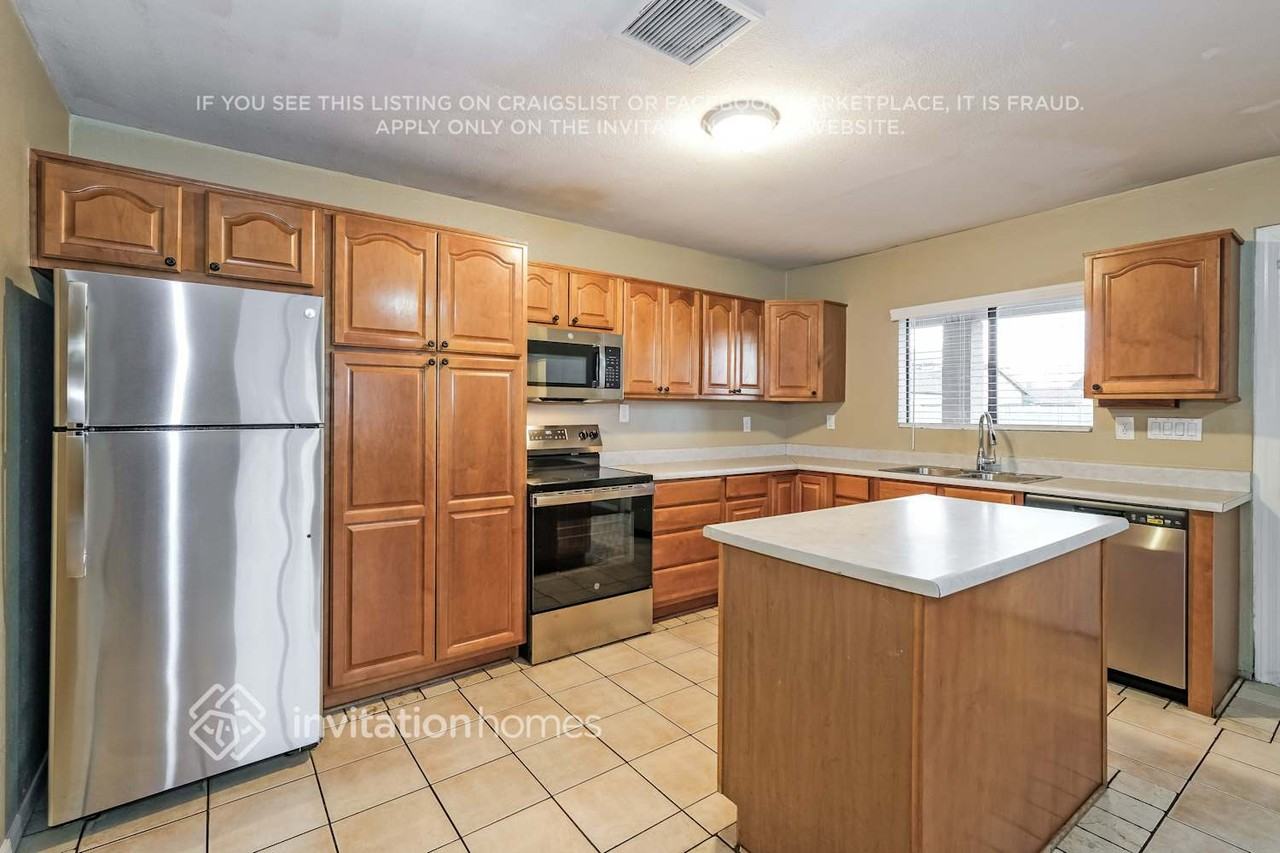 6940 W Catalina Dr - Photo 7 of 17