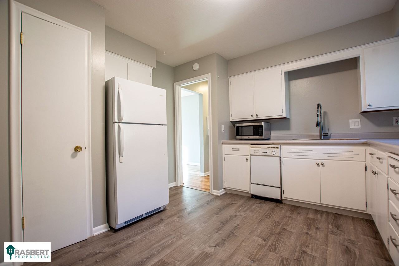 3223 South 108th Street - Photo 2 of 8