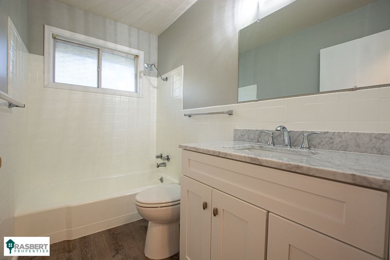 3223 South 108th Street - Photo 3 of 8