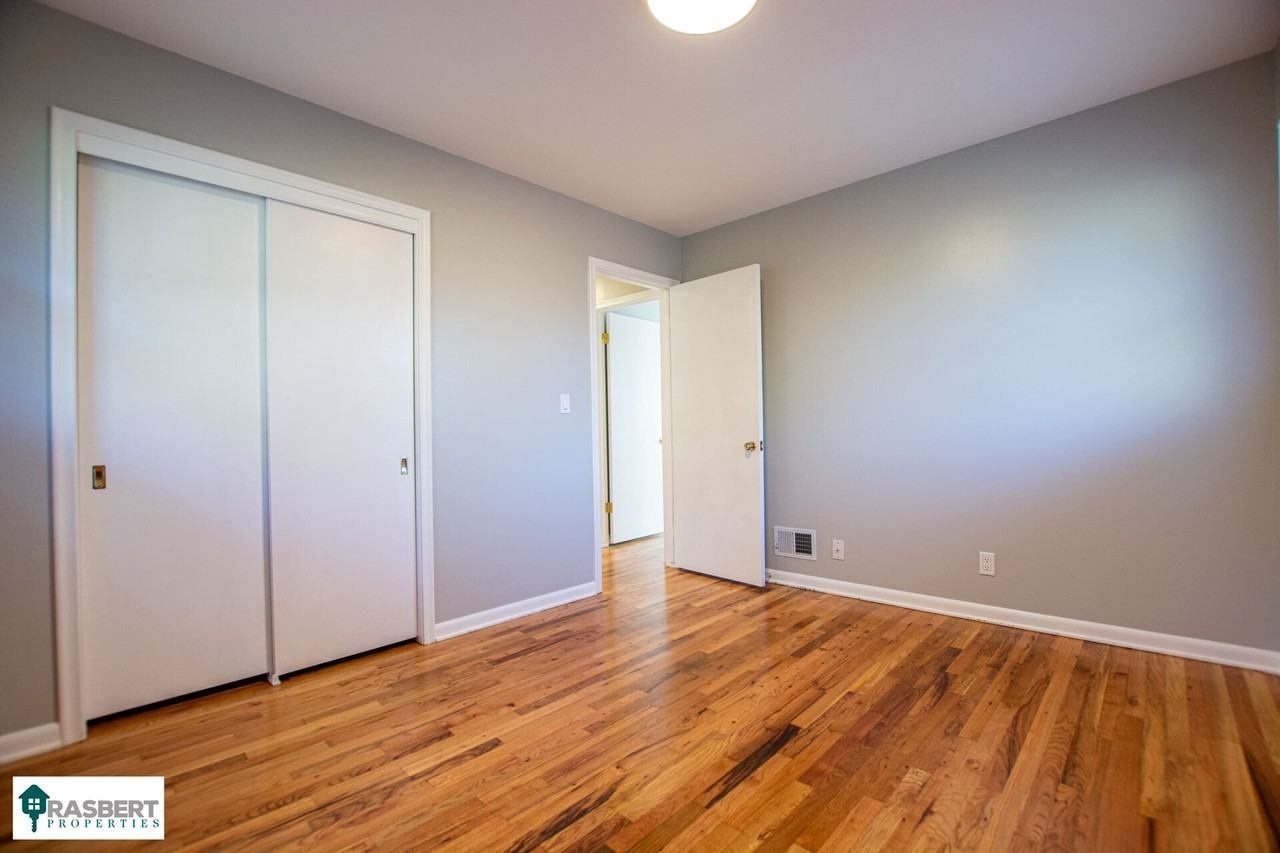 3223 South 108th Street - Photo 4 of 8