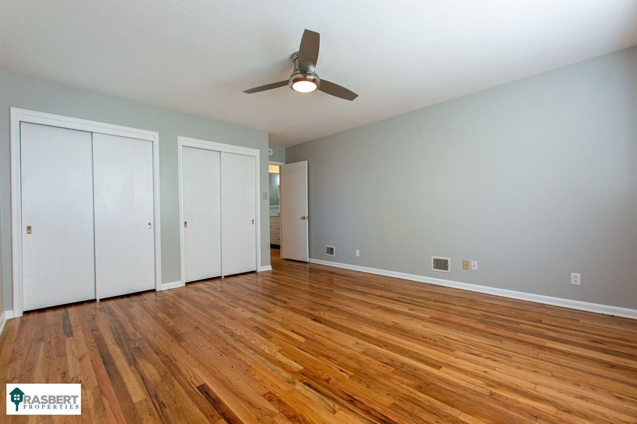 3223 South 108th Street - Photo 5 of 8