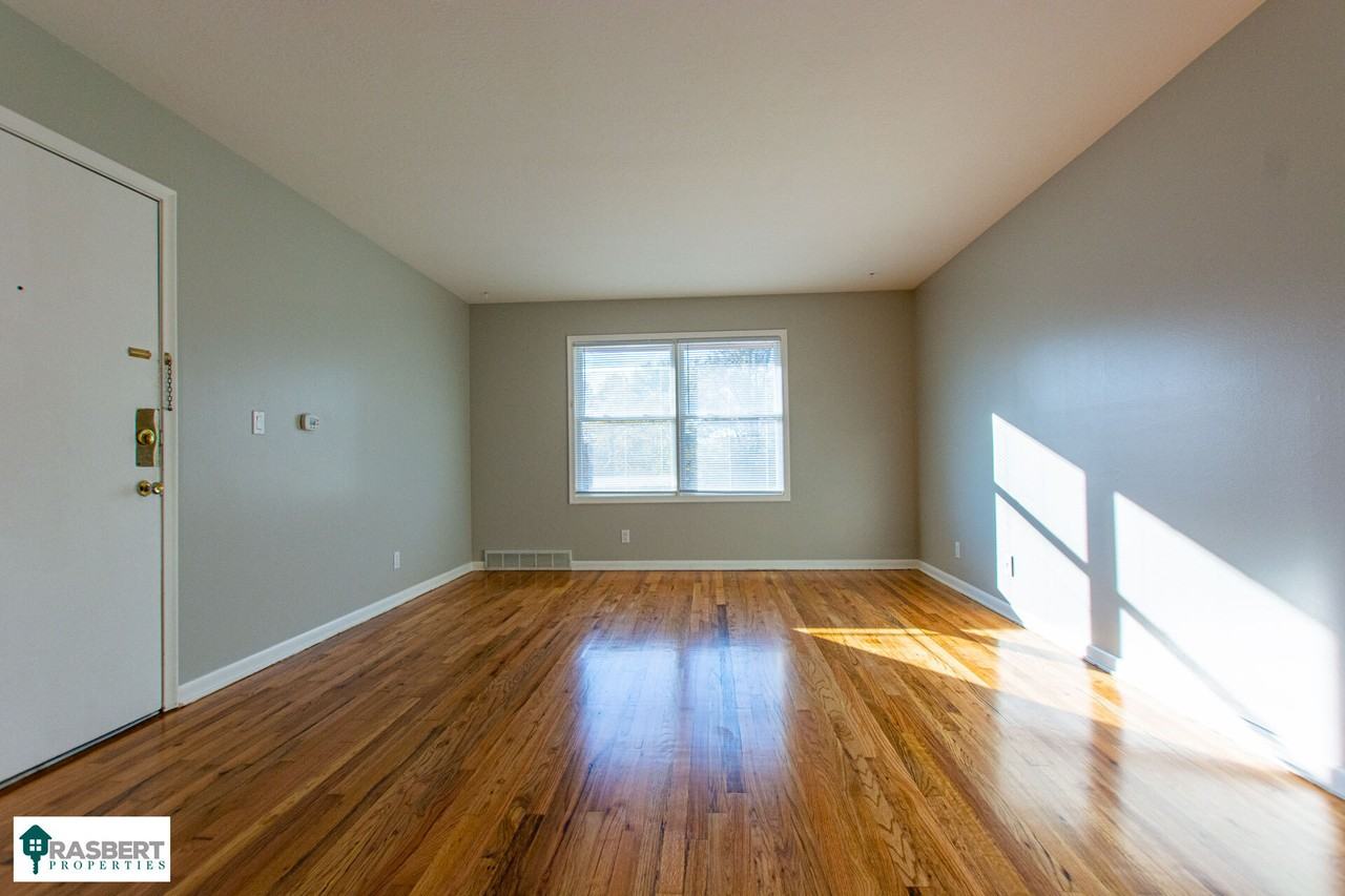 3223 South 108th Street - Photo 7 of 8