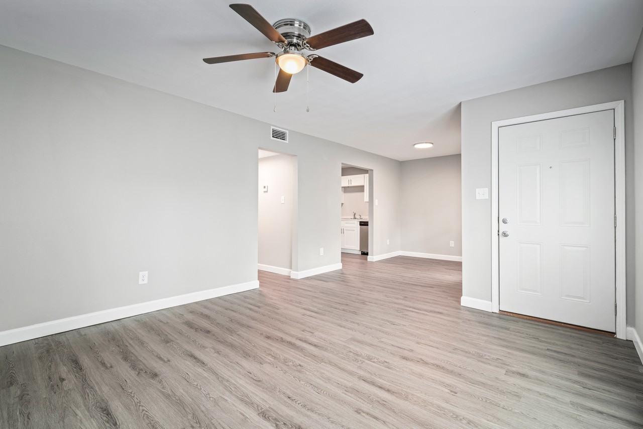 818 Saraland Boulevard South - Photo 3 of 15