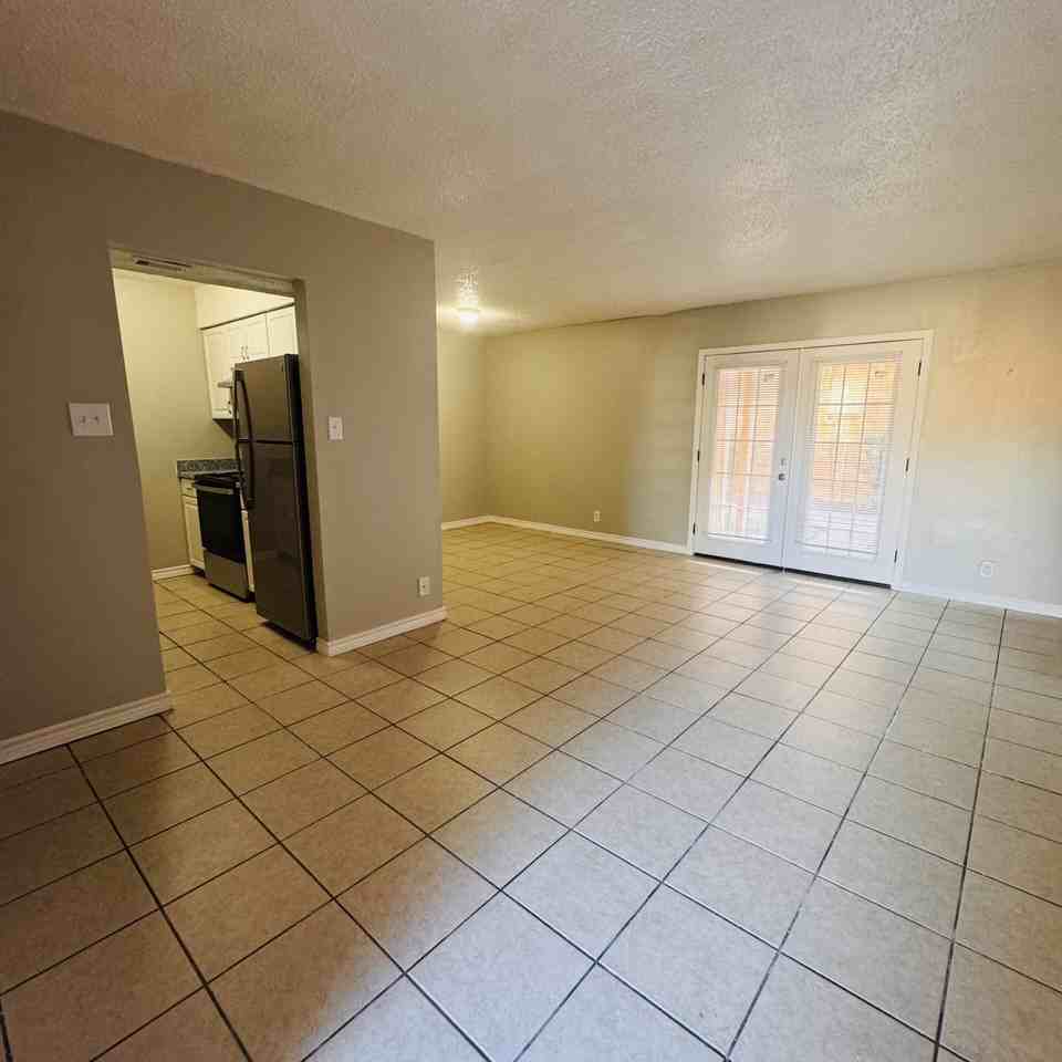 881 Ridgewood Dr - Photo 3 of 14