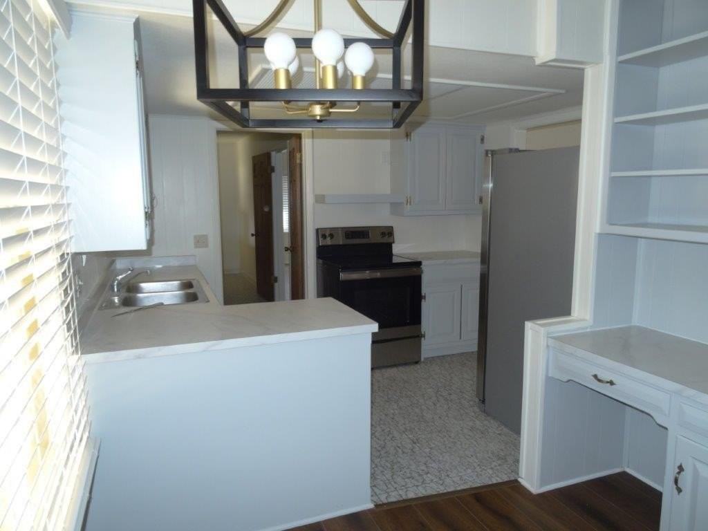 1122 West Cypress Street - Photo 5 of 12