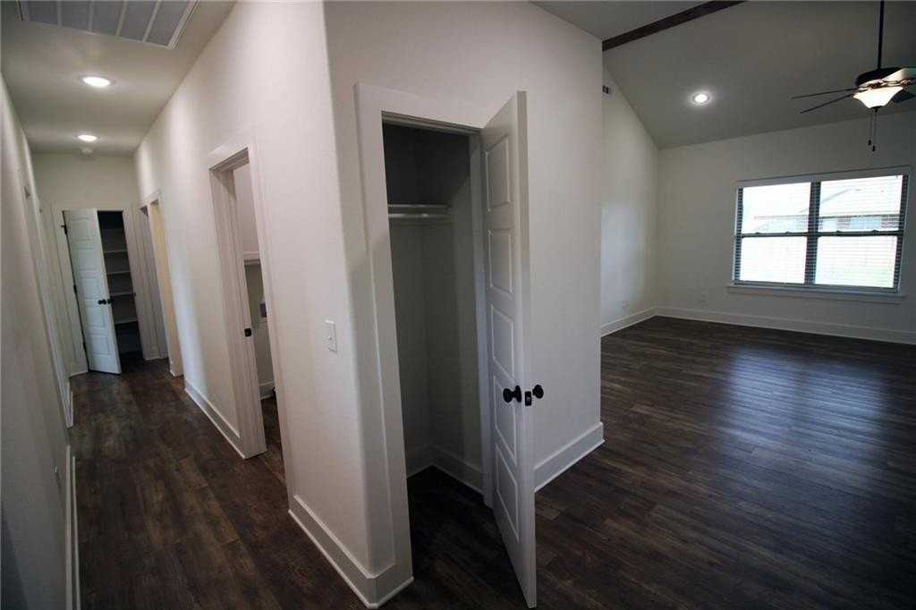 851 Petit Jean Street - Photo 4 of 27