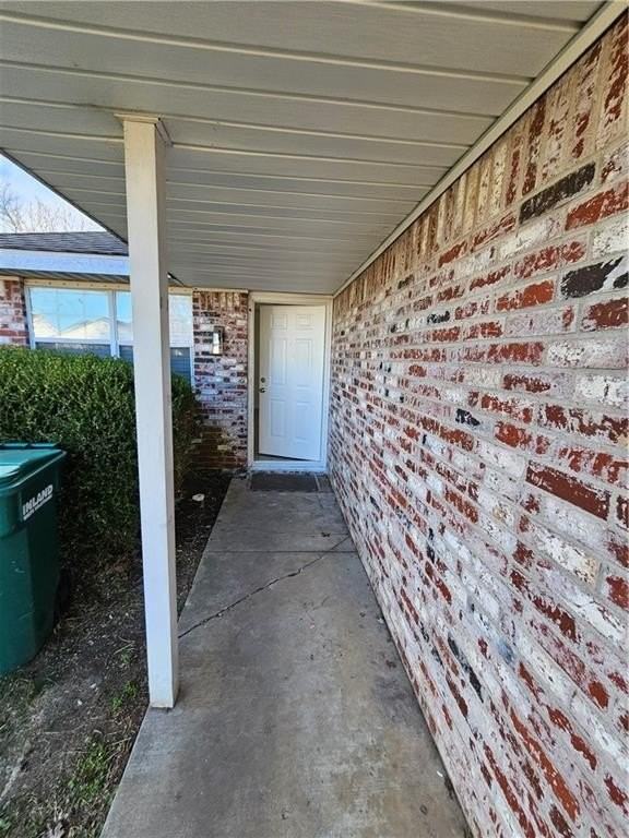 2324 West Roselawn Street - Photo 2 of 17