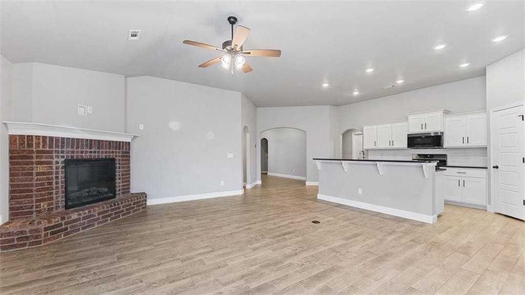 5902 Northwest Hoover Street - Photo 5 of 17