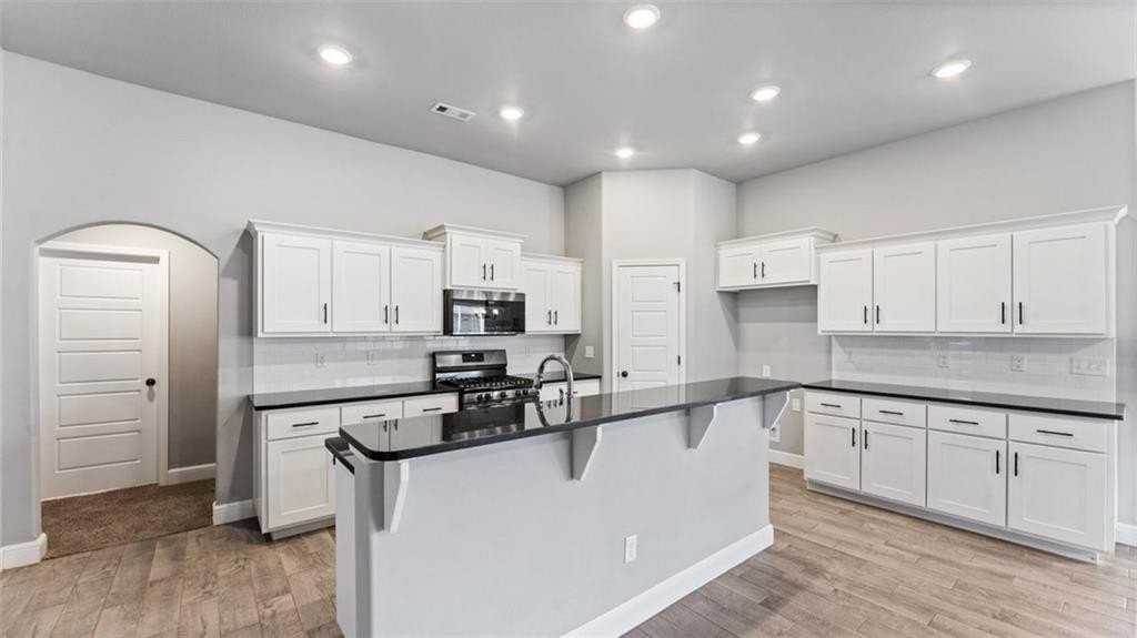 5902 Northwest Hoover Street - Photo 6 of 17