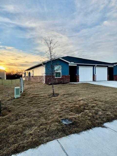 3410 Sw Adoration St - Photo 2 of 20