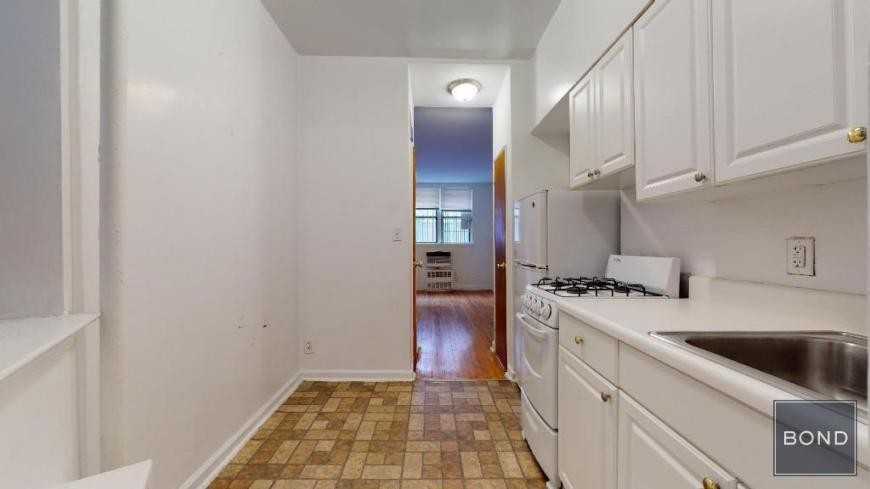 502 East 88th Street - Photo 4 of 6