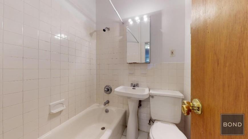 502 East 88th Street - Photo 5 of 6