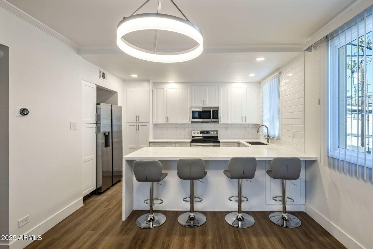 6936 E 3rd St - Photo 4 of 21