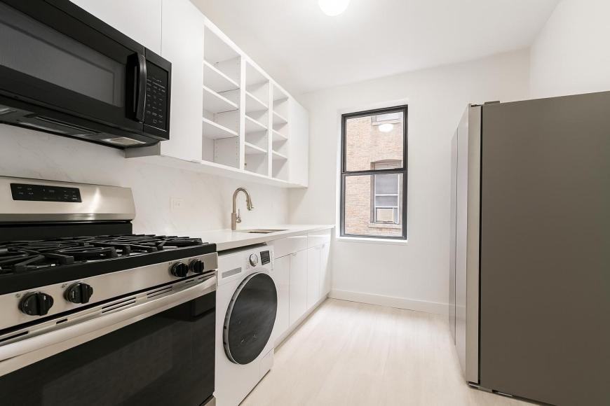 3415 Broadway - Photo 3 of 7