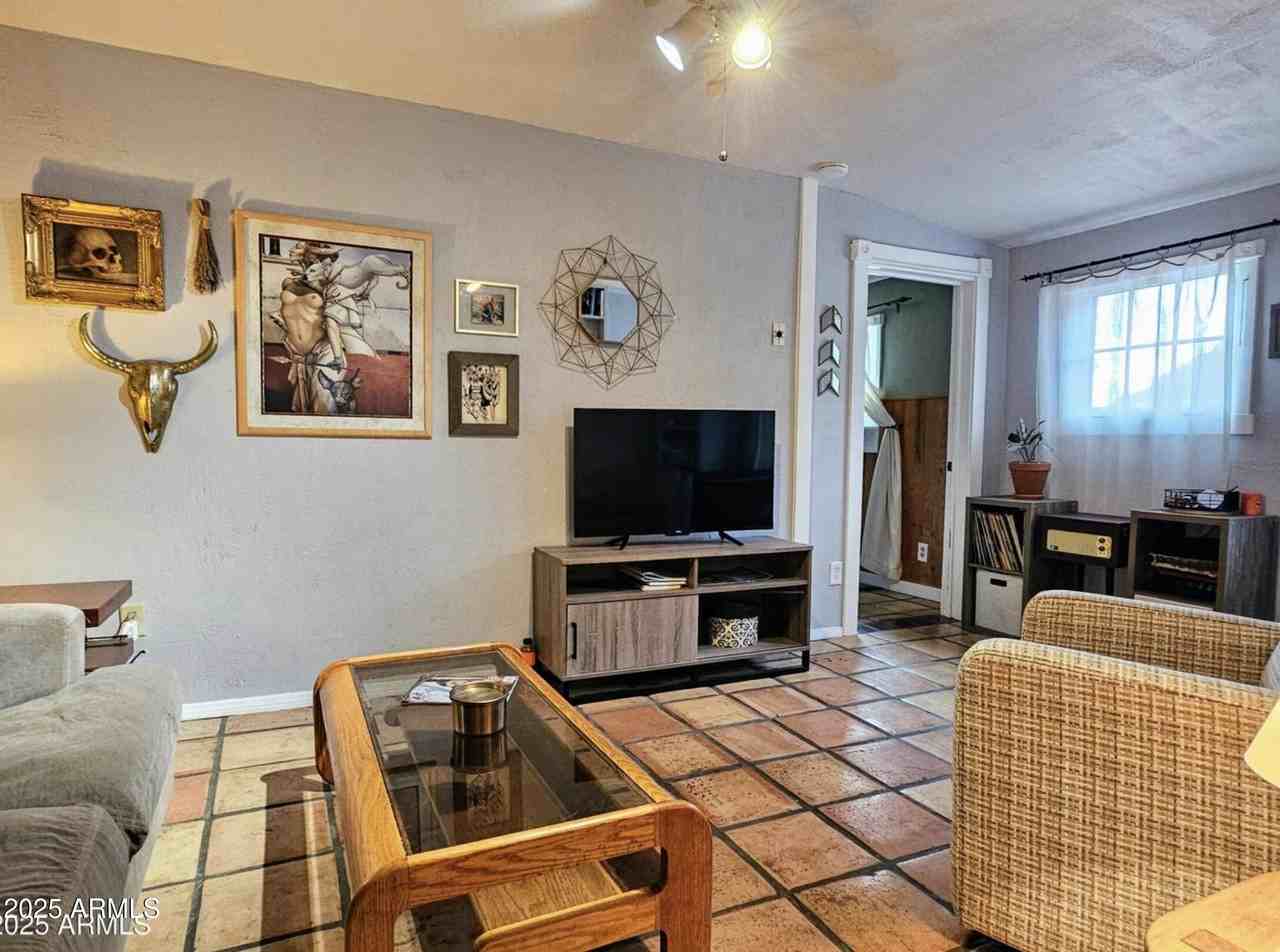 25 Sowles Ave - Photo 5 of 15