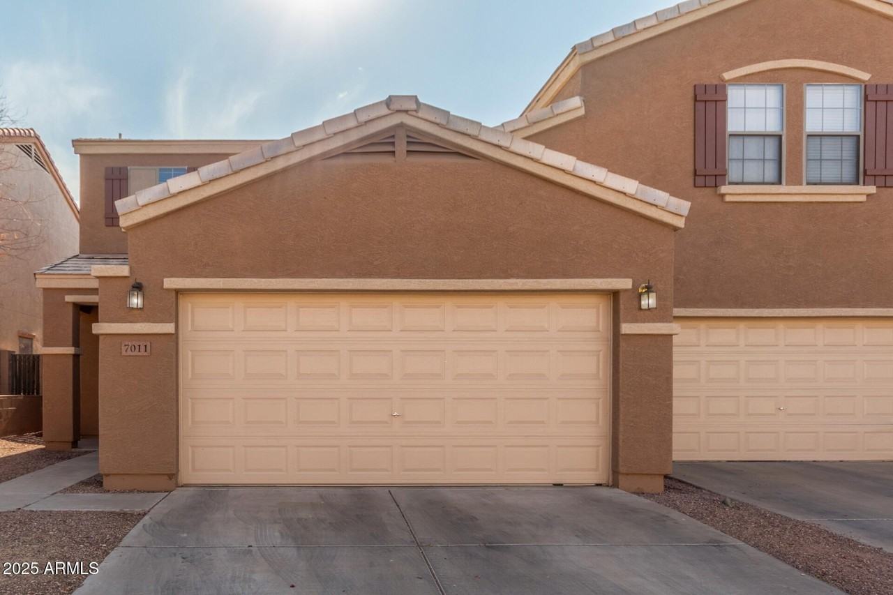 7011 W Lincoln St - Photo 2 of 30