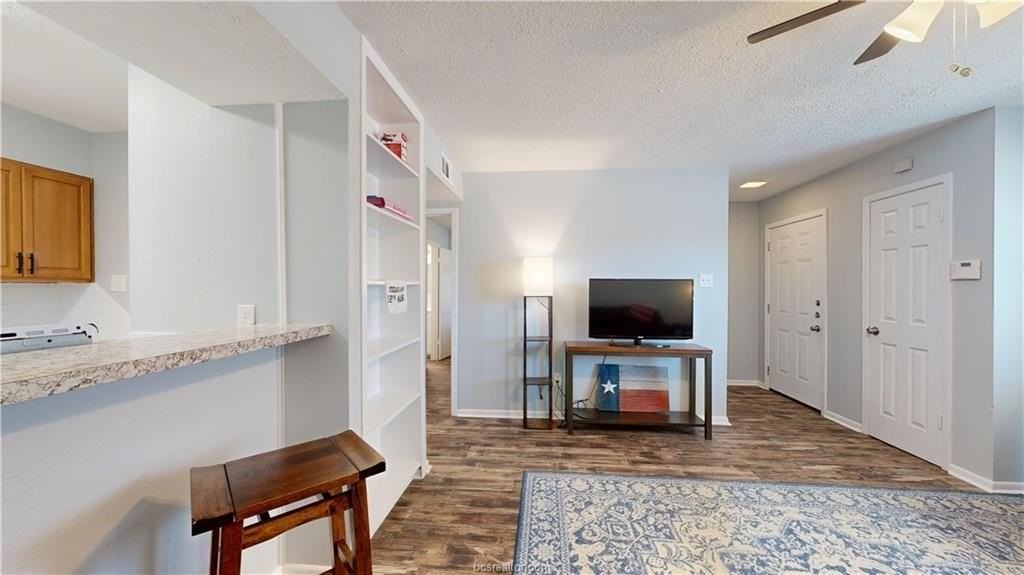 1325 Airline Drive - Photo 4 of 27